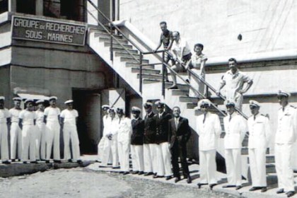 Le batiment du G.R.S. au sein du port militaire de Toulon - 91.5&nbsp;ko