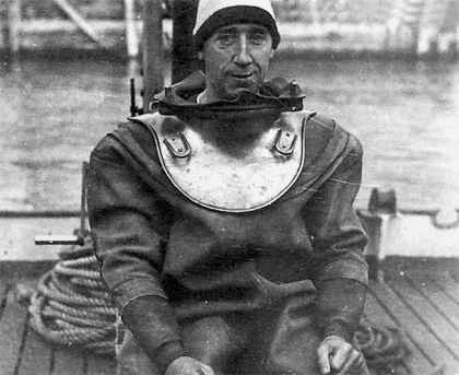Philippe Tailliez sur les bords du Rhin en 1955 - 181&nbsp;ko