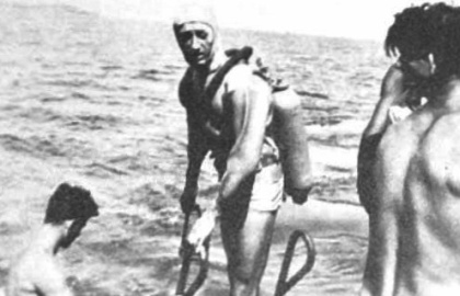 Jacques-Yves Cousteau lors d’une plongée déminage - 71.8 ko Jacques-Yves Cousteau lors d’une plongée déminage - 71.8 ko